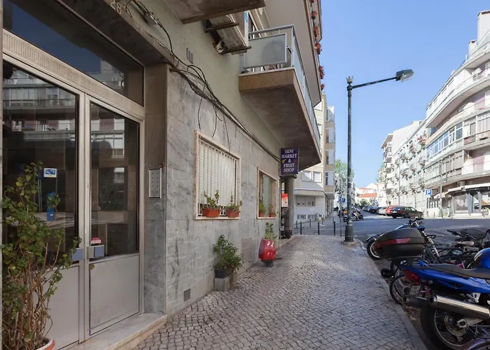 FLH Marquês Pombal Flat with Balcony